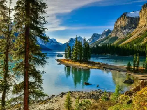Maligne-Lake-and-the-Spirit-Island-Alberta-Canada.jpg