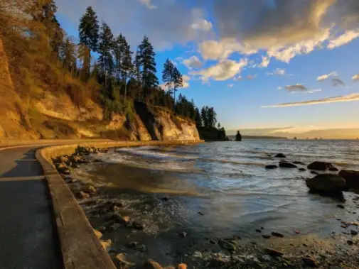 iStock-519737790_seawall_Vancouver.jpg