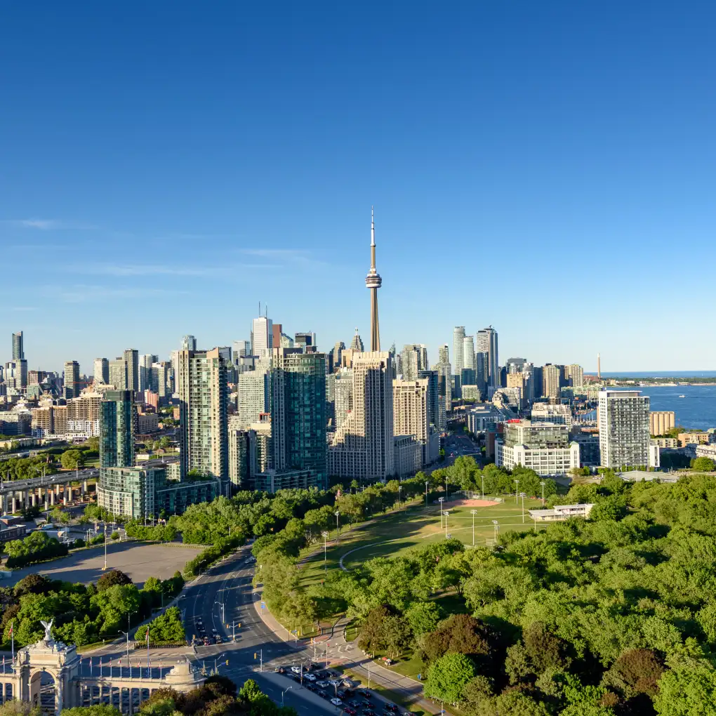 Toronto skyline featuring the iconic CN Tower and Ontario Lake
