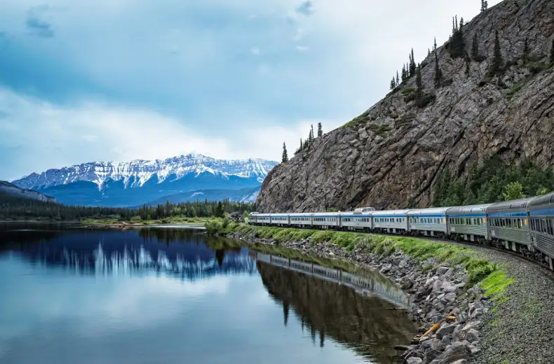 rs350_via_train_c_robidoux_train_rocheuse_srgb-scr.jpg
