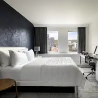 Classic (1 Queen Bed)