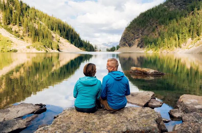 horizontal_crop-2021_lakelouise_hiking_roamcreative-16.jpg