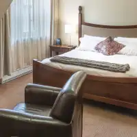 Deluxe (1 King)