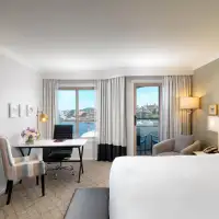 Signature Harbourview Room