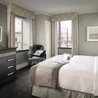 Smart Queen Room