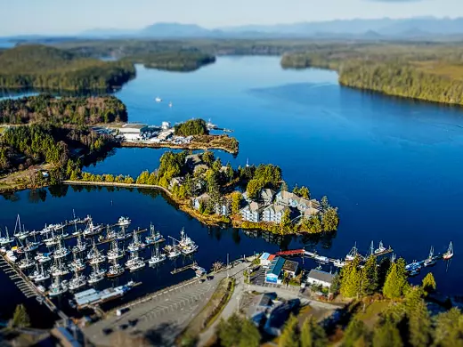 Water's Edge Shoreside Suites