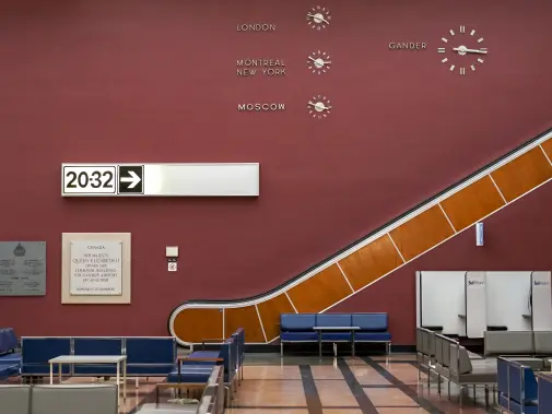 gander_airport_escalator_dsc06457.jpg