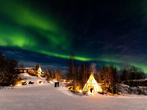 northern-lights-in-yellowknife.jpg